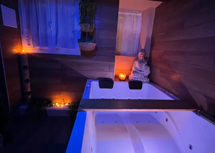 Le Balneo Jacuzzi Vieil Antibes Safranier