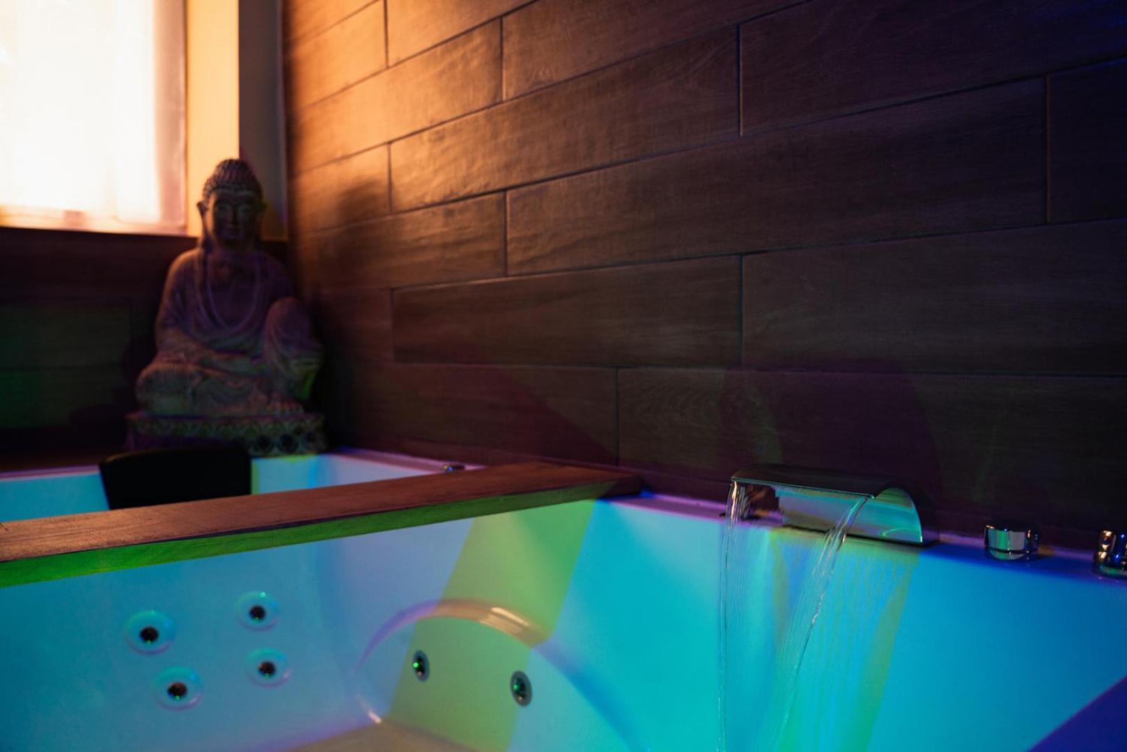 Apartment Le Balneo Jacuzzi Vieil Safranier *
